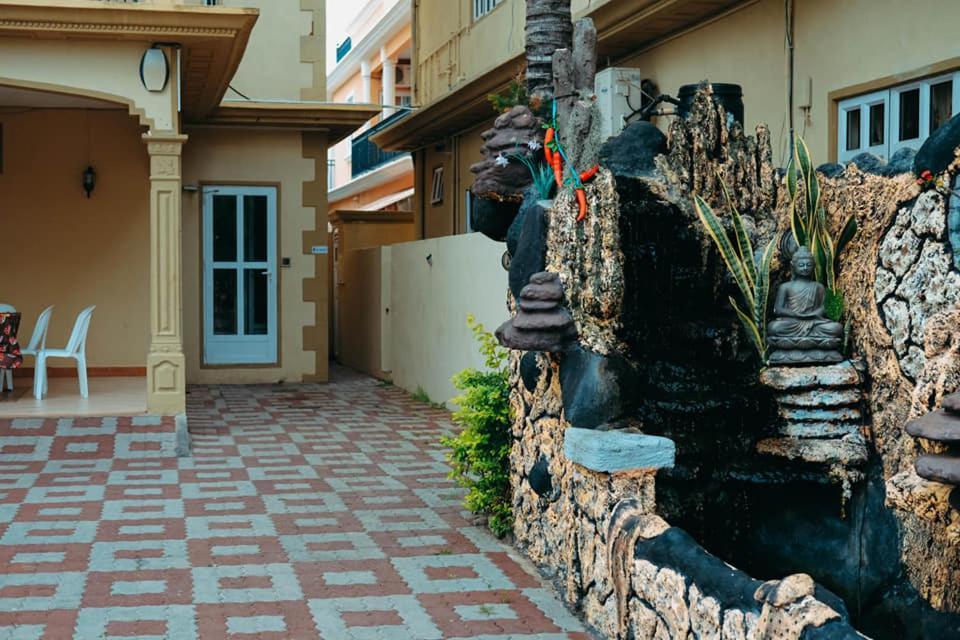 Rs Villas - Three Bedrooms Share Apartment With Private Room And Free Wifi And 100Mts To The Beach And Ac And 100Mts To Bus Stop And Pool Flic-en-Flacq Exterior foto