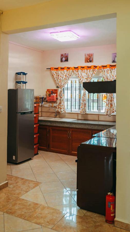 Rs Villas - Three Bedrooms Share Apartment With Private Room And Free Wifi And 100Mts To The Beach And Ac And 100Mts To Bus Stop And Pool Flic-en-Flacq Exterior foto